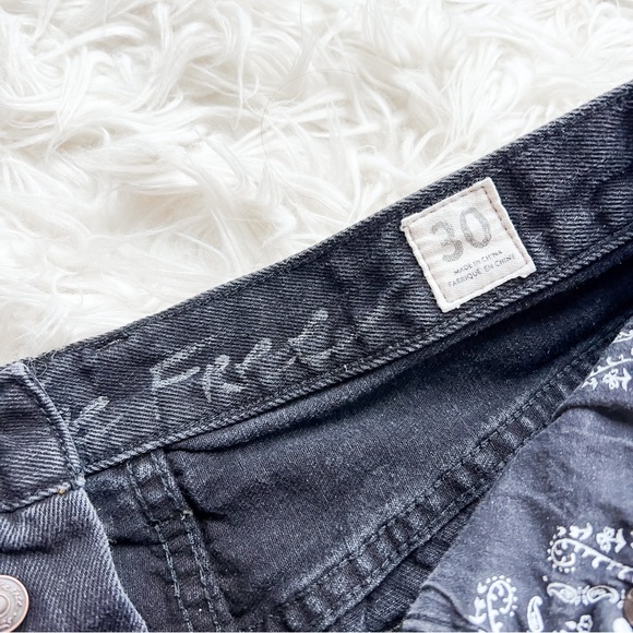 We The Free | Black Distressed Jean Shorts - Picture 2 of 3